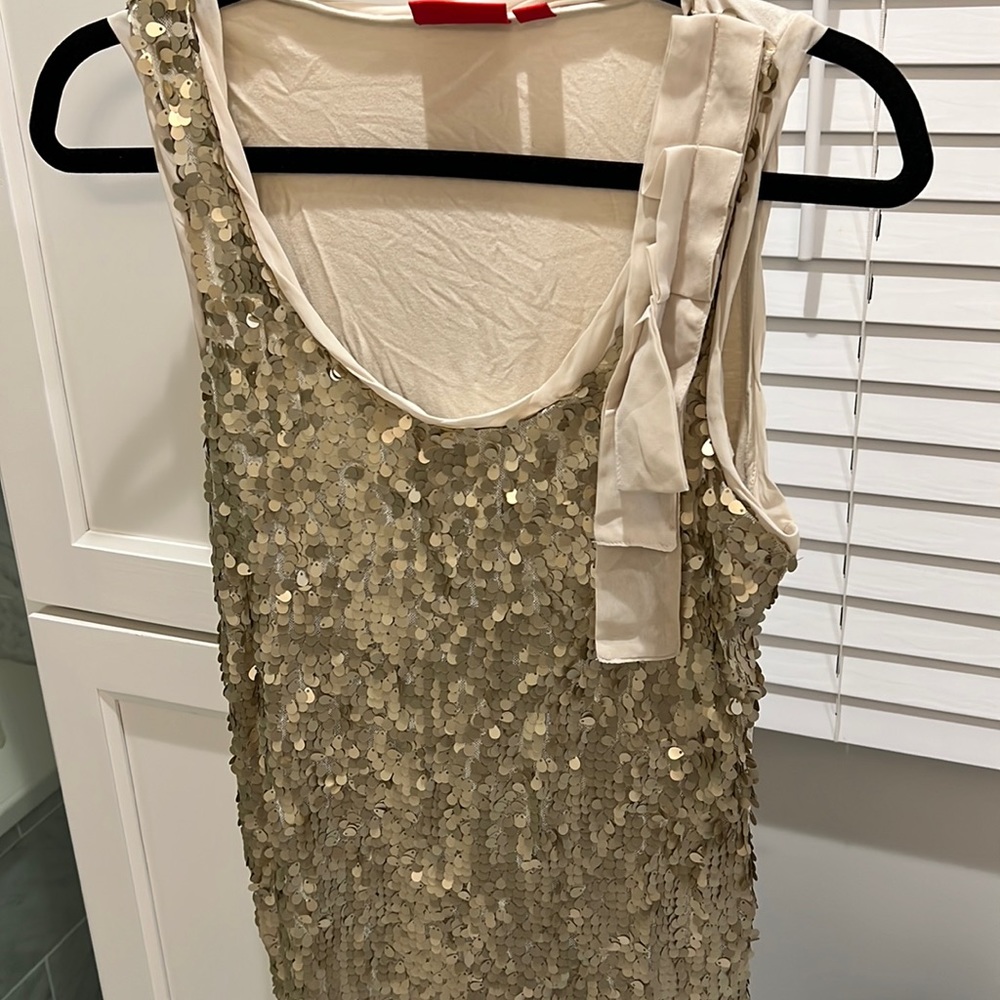 Sequin tank